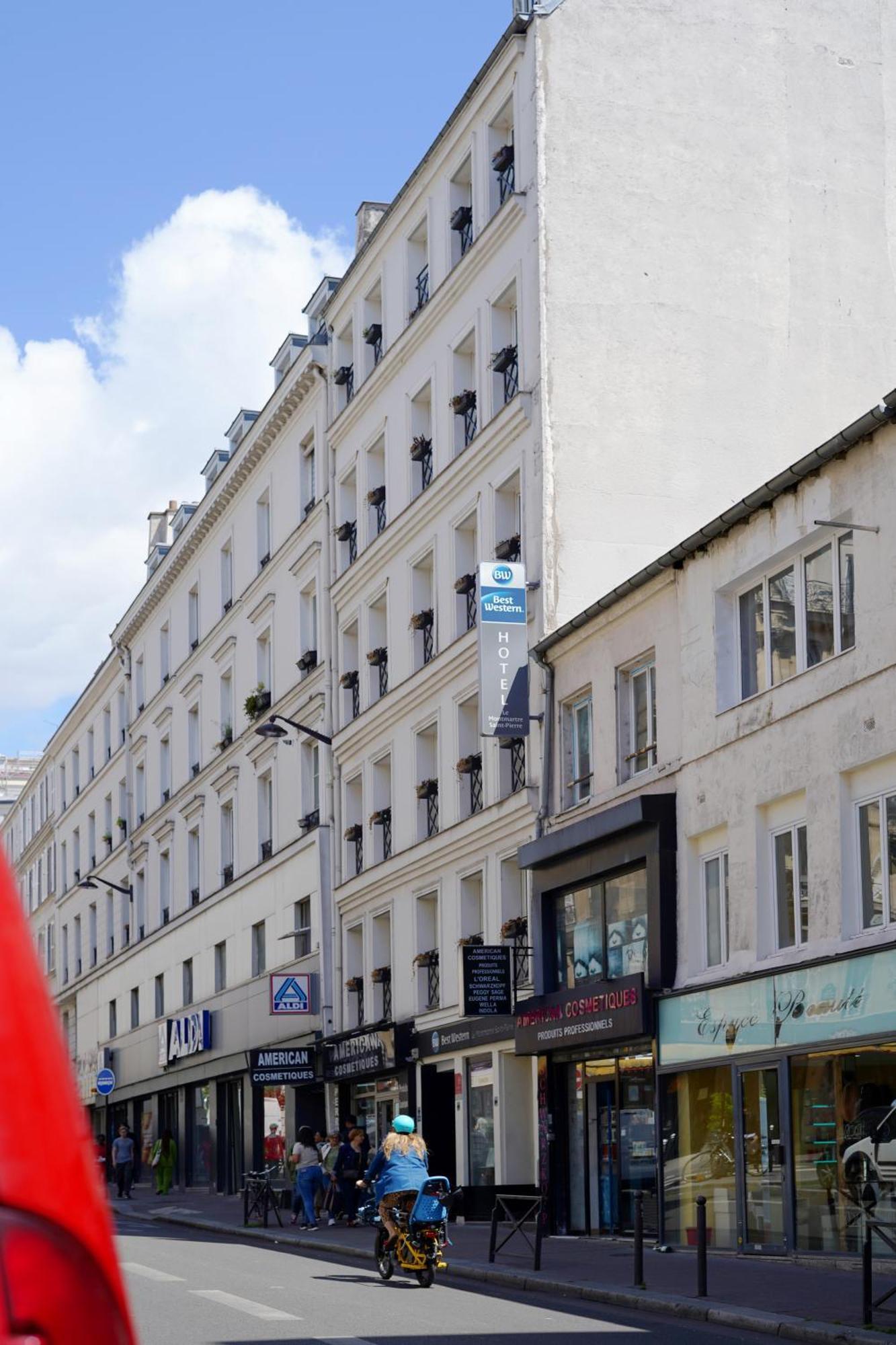 Le Montmartre Saint Pierre Parijs